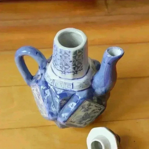 Beautiful Vintage Blue & White Decorative Chinoiserie Asian Ceramic Teapot - Picture 5 of 10